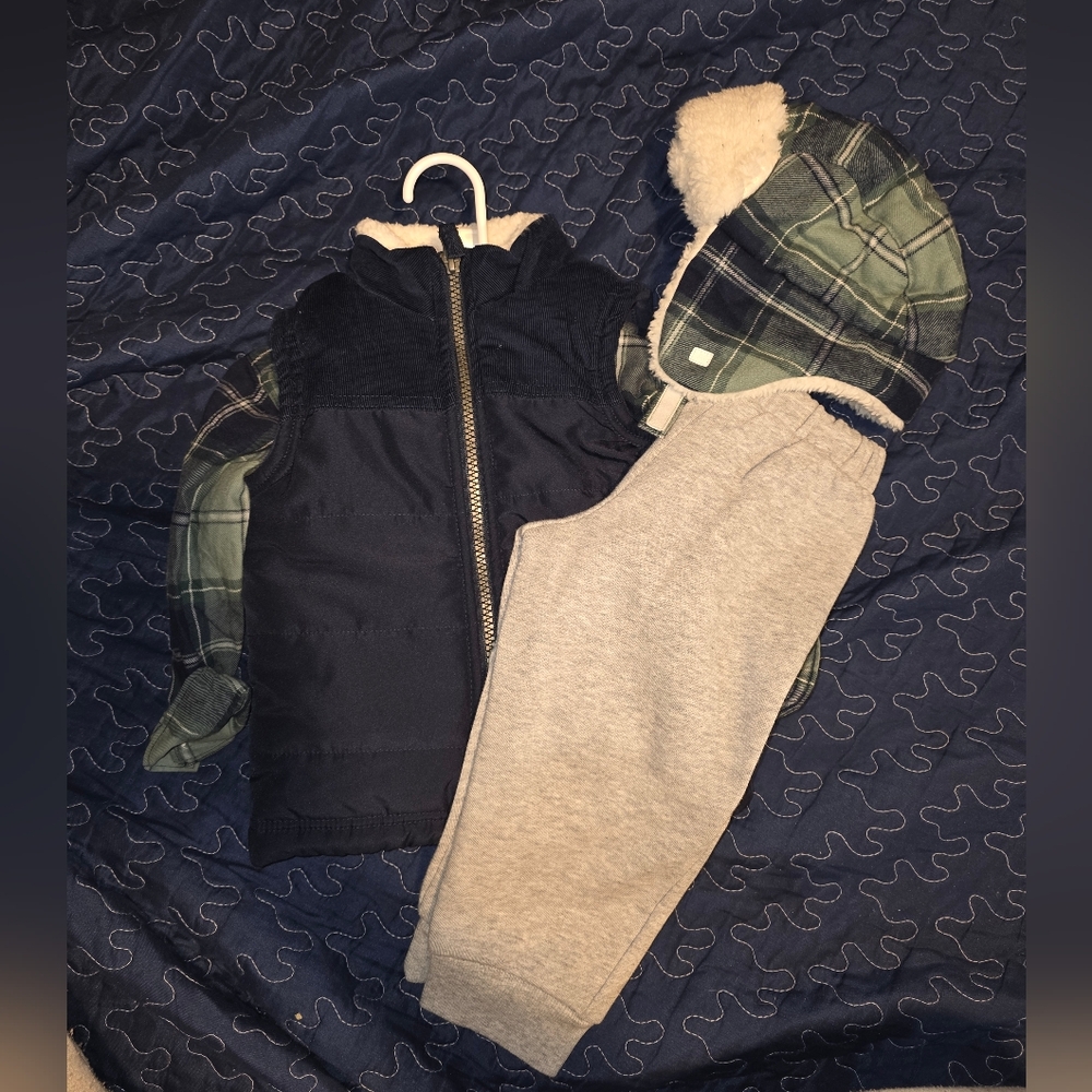 Carter's Swester Vest And Sweatpants